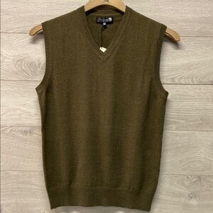 100% Baby Alpaca Knit Army Green V-Neck Sweater